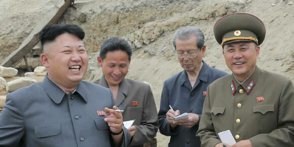 - Da kjæresten ba 15 år gamle Kim Jong-un om å kutte røyken, sprakk det for ham